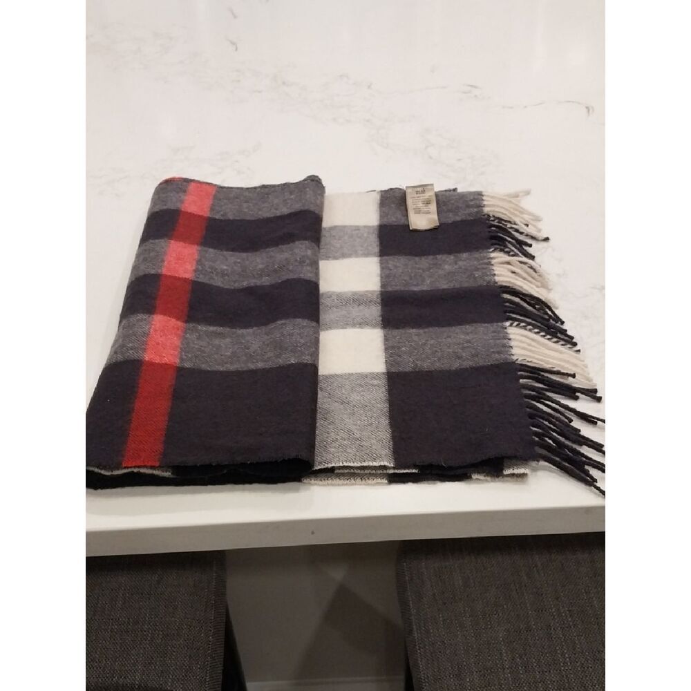 BURBERRY Classic Plaid Cashmere Scarf with Red Accent